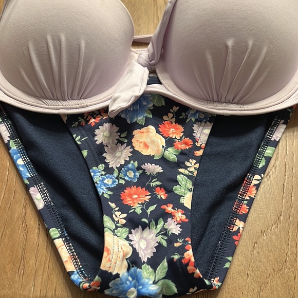 A&F Floral Bikini XS bottoms, S top - Picture 3 of 3
